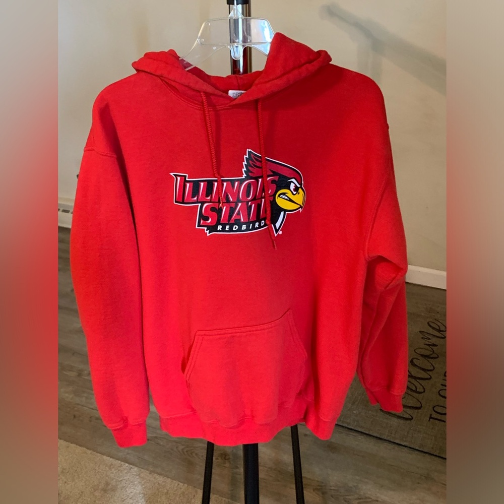 Illinois State Redbirds hooded sweatshirt with front pocket. Size-Medium
